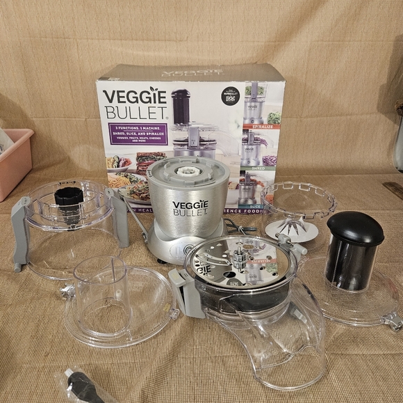 Veggie Bullet 12 piece Set 3 Functions Slice-Shred-Spiralize Food Processor NIB - Picture 8 of 12